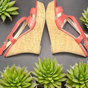 Guess scrappy pattend Leather corked heals woman's size 8.5